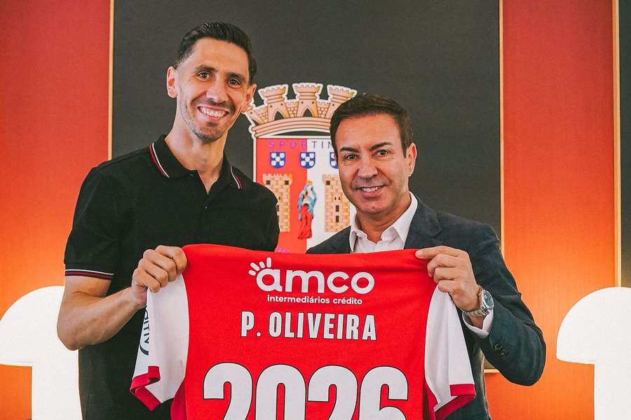 Paulo Oliveira renova por mais uma temporada
