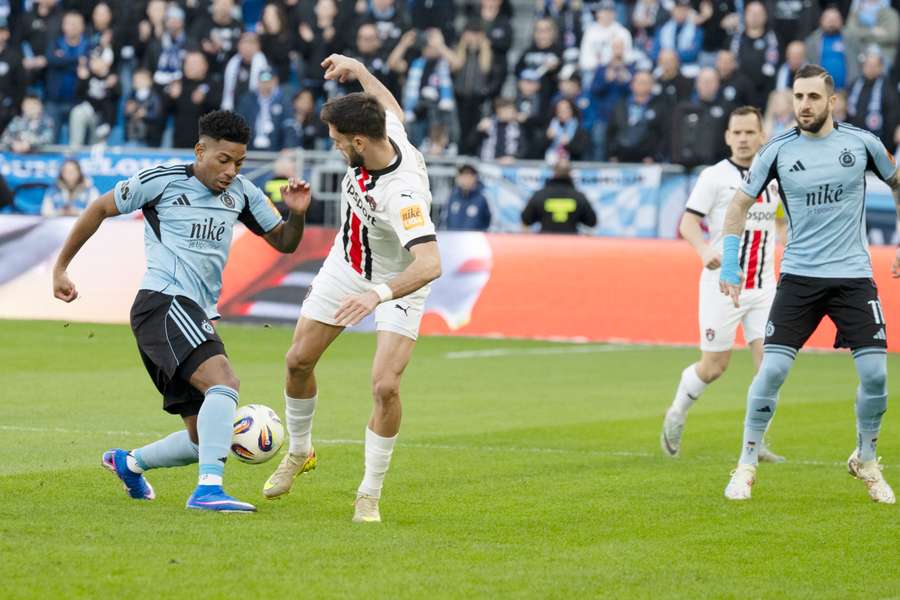 Blackman predviedol kvalitný výkon. Blackman predviedol kvalitný výkon.