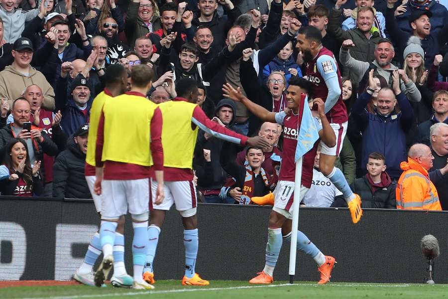 Watkins celebra o segundo golo na partida