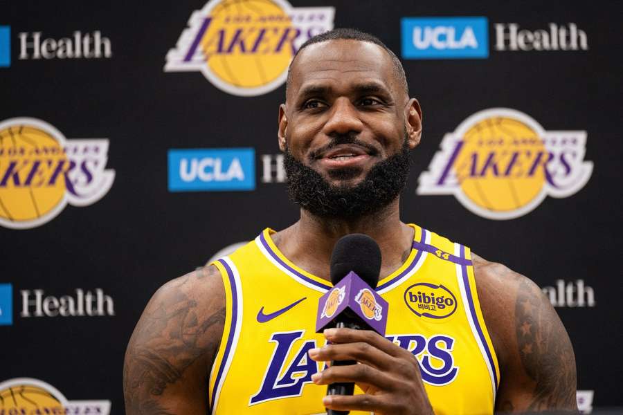 LeBron James tijdens een persconferentie