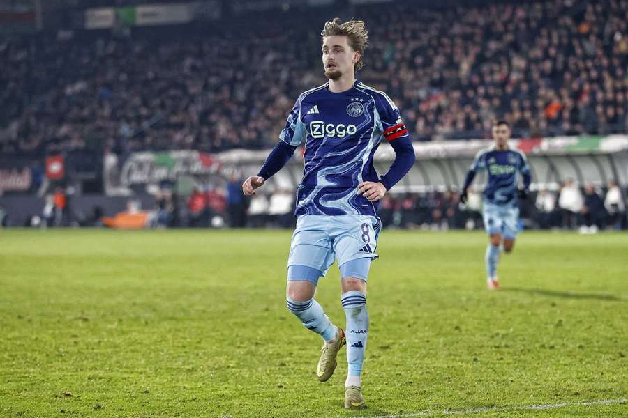 Kenneth Taylor, médio do Ajax