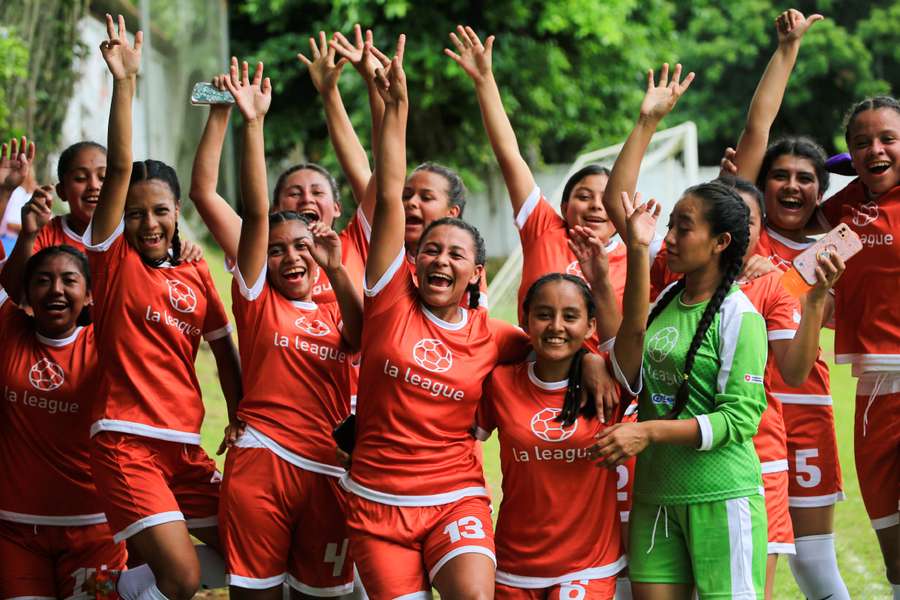 Meninas nicaraguenses vivem o sonho do futebol