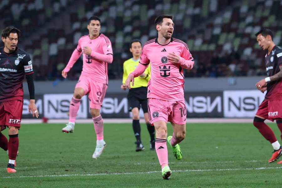 Messi em ação contra o Vissel Kobe