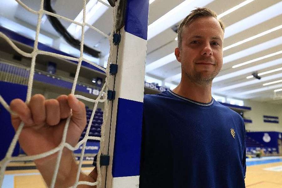Abrahamsson vai continuar a defender as redes azuis e brancas