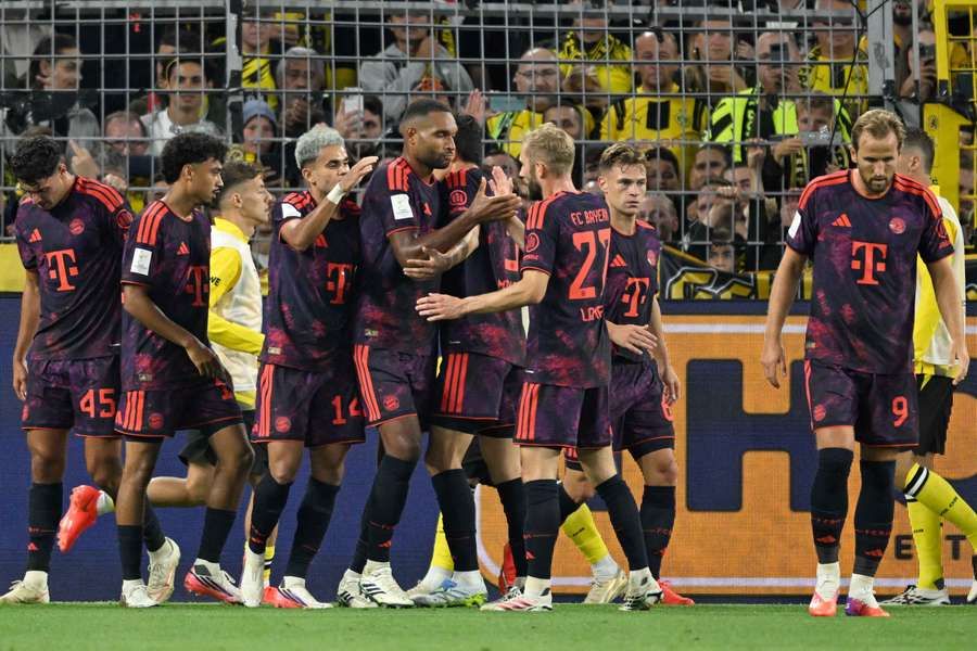 Bayern v Superpoháru porazil Dortmund 2:1. Bayern v Superpoháru porazil Dortmund 2:1.