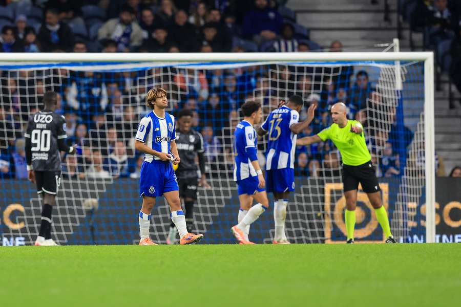 Jogadores do FC Porto reagem ao desaire