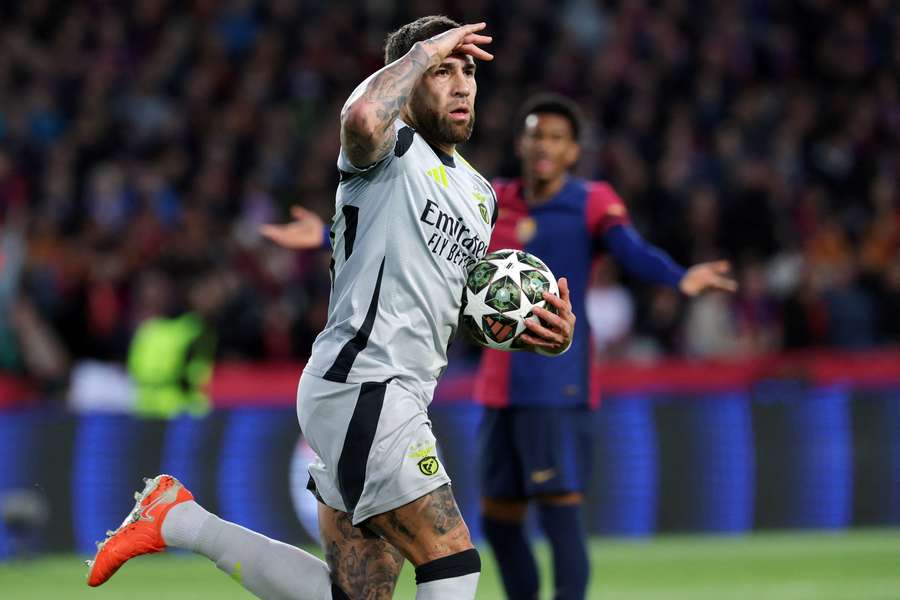 Otamendi celebra o golo do Benfica