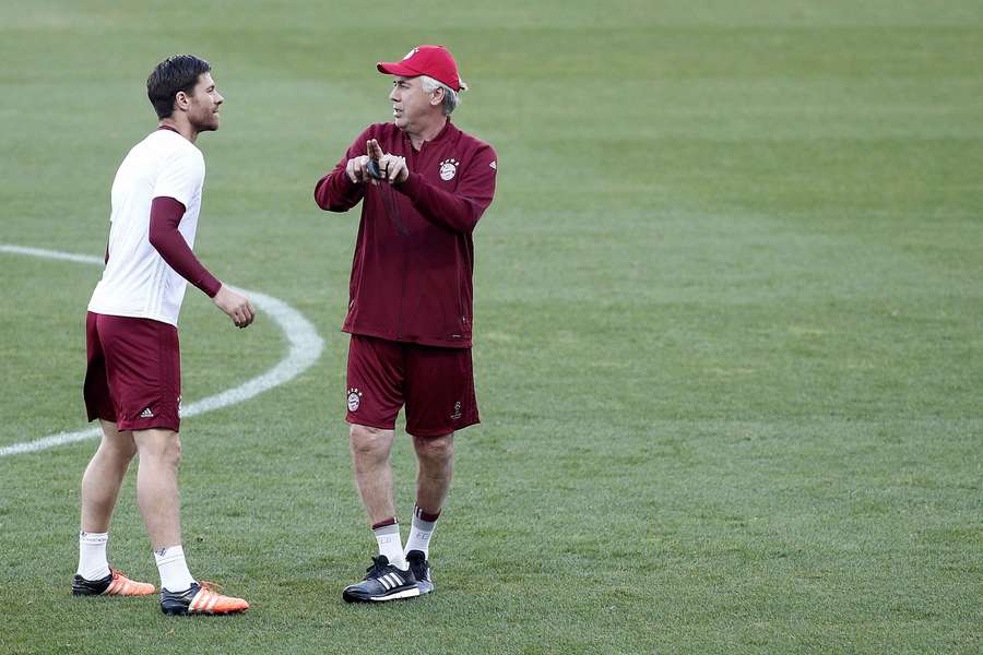 Carlo Ancelotti kennt Xabi Alonso noch aus gemeinsamen Zeiten beim FC Bayern.