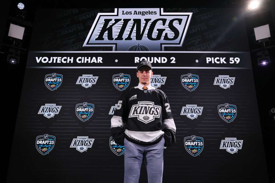 Čihař pózuje na letošním draftu. Čihař pózuje na letošním draftu.