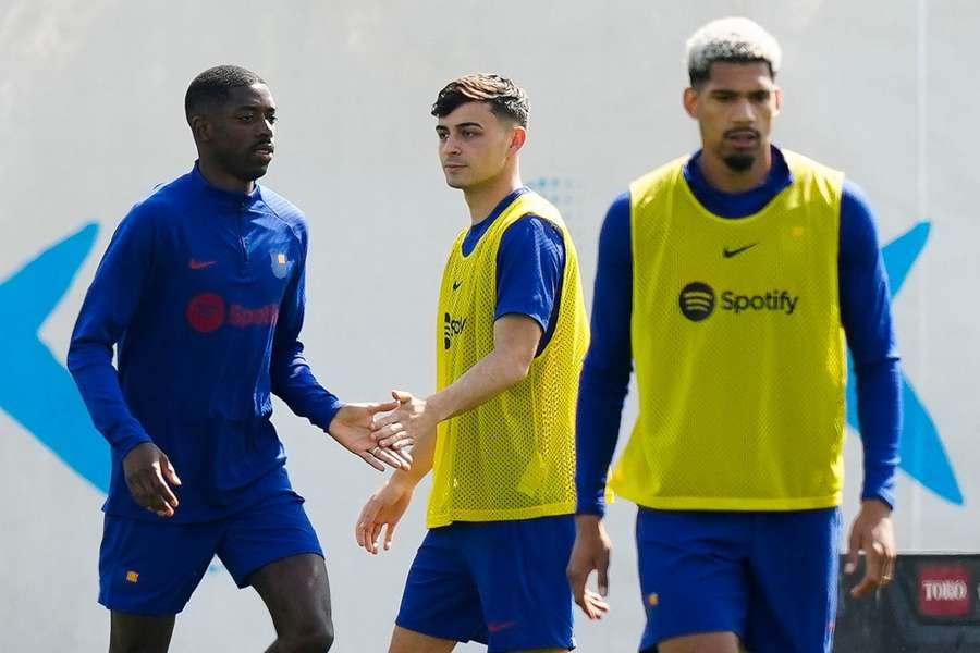 Dembélé, Pedri y Aráujo se entrenan con el Barça