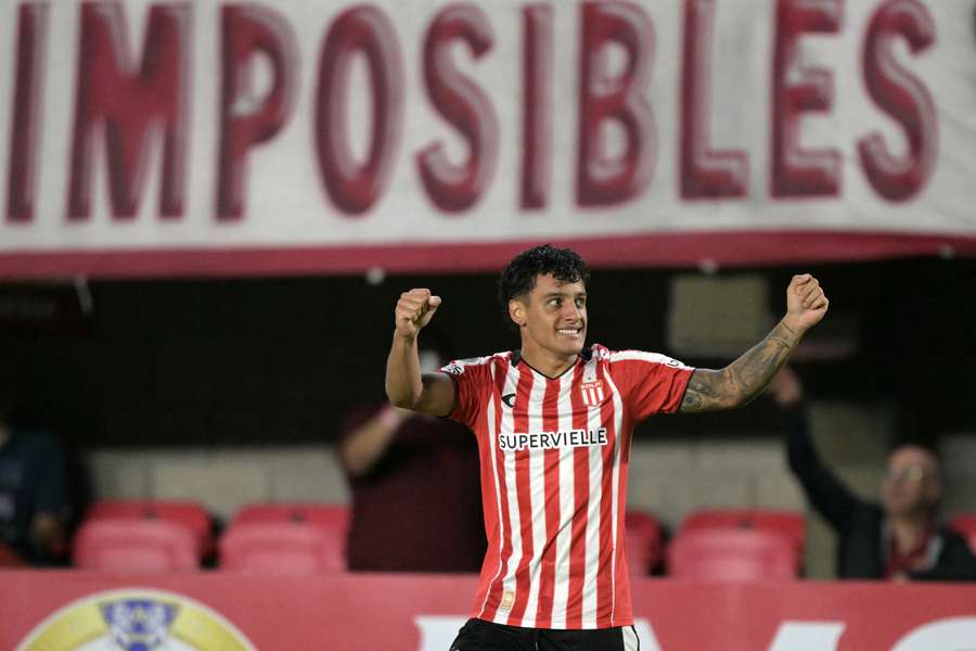 Tiago Palacios, do Estudiantes, comemora gol contra o Cusco pela Copa Libertadores.