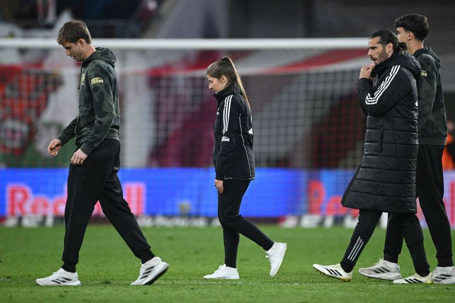 Zklamaná Etaová odchází z hřiště Lipska.