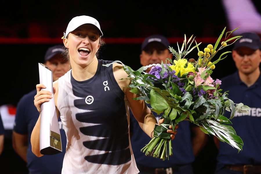 Swiatek celebrates her Stuttgart win