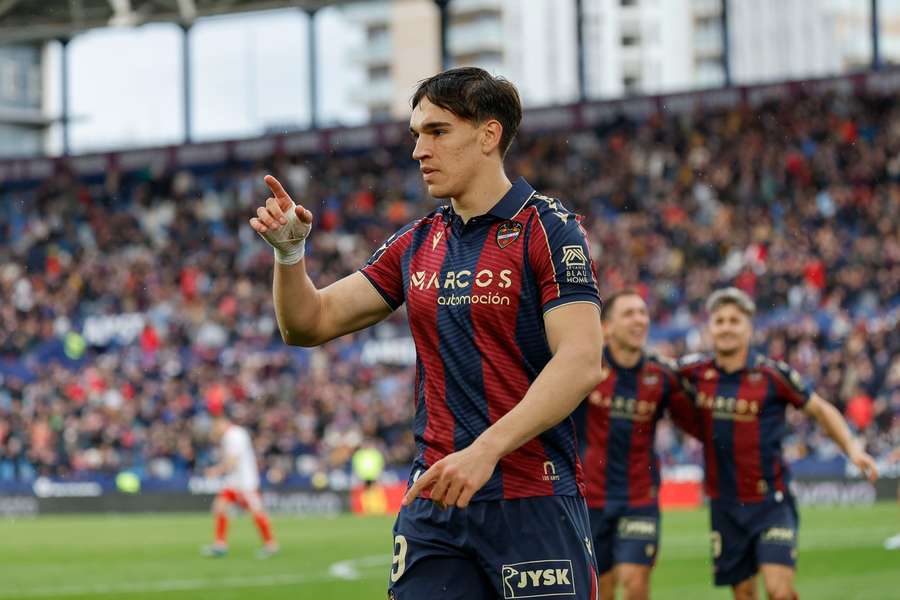 Carlos Espí, goleador ante el Girona