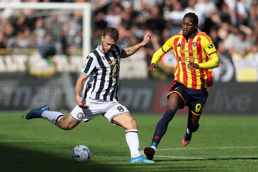 Karlstrom in azione contro il Lecce Karlstrom in azione contro il Lecce