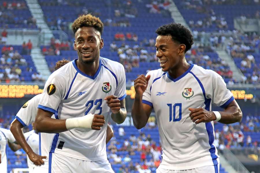 Jogadores do Panamá comemoram um golo contra Martinica
