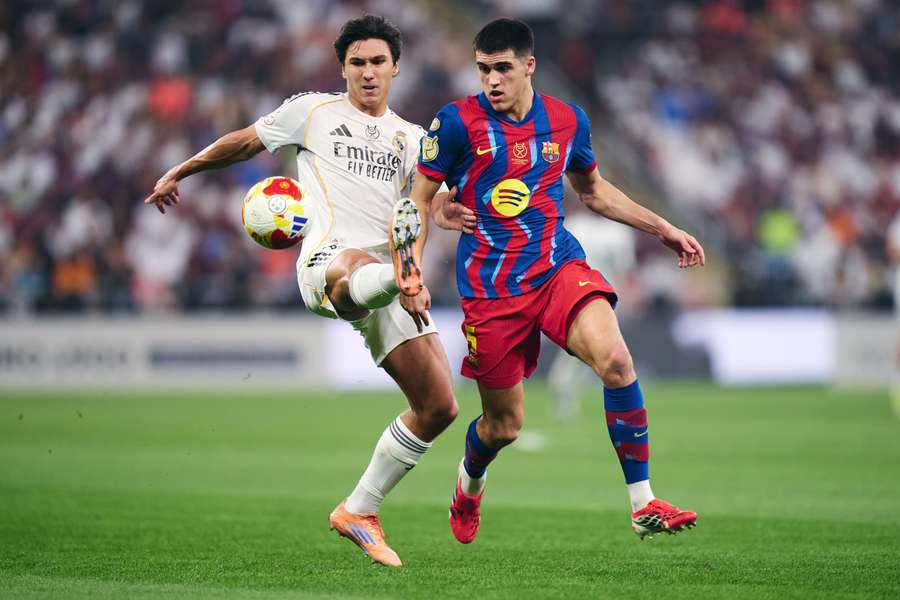 Gonzalo Garcia and Pau Cubarsi challenge for the ball