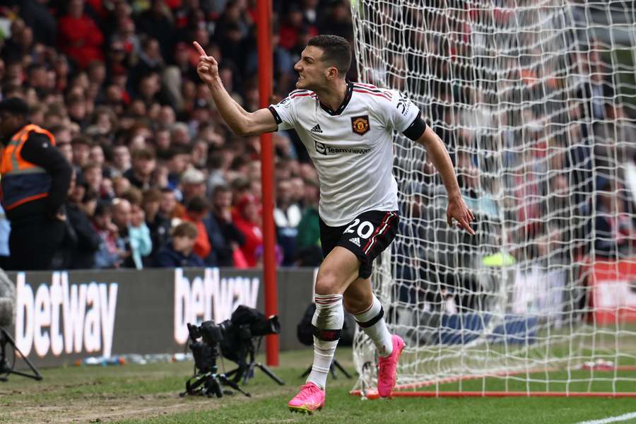 Manchester United og Eriksen tilbage på tredjepladsen med sikker sejr i Nottingham