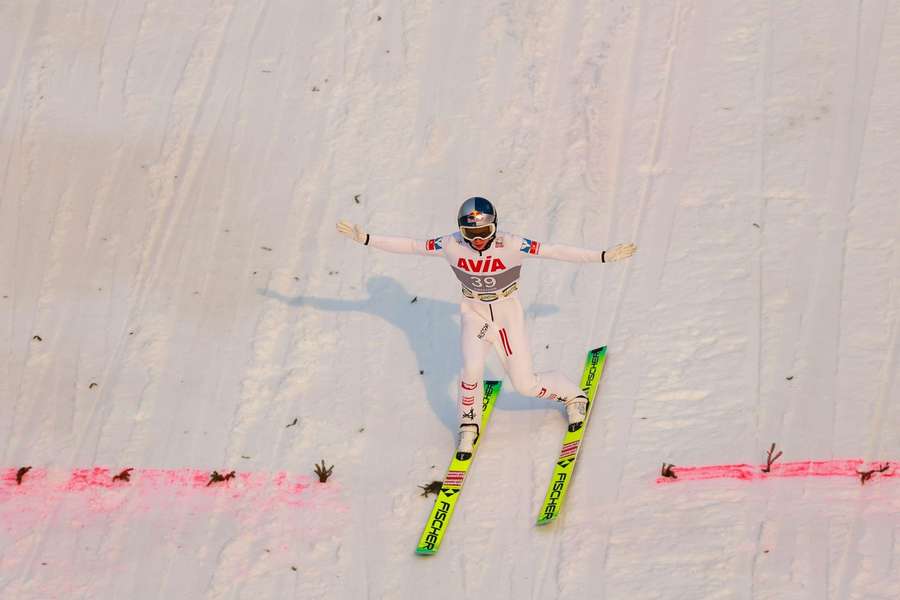Embacher lag bereits nach dem ersten Sprung vorne