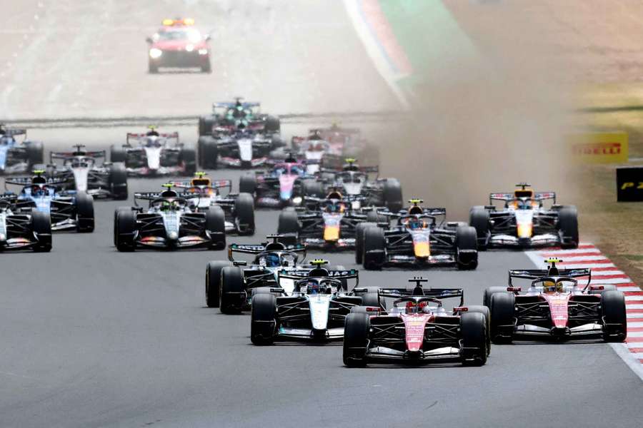 Leclerc królem Silverstone. Wpadki Antonellego i Verstappena Leclerc królem Silverstone. Wpadki Antonellego i Verstappena