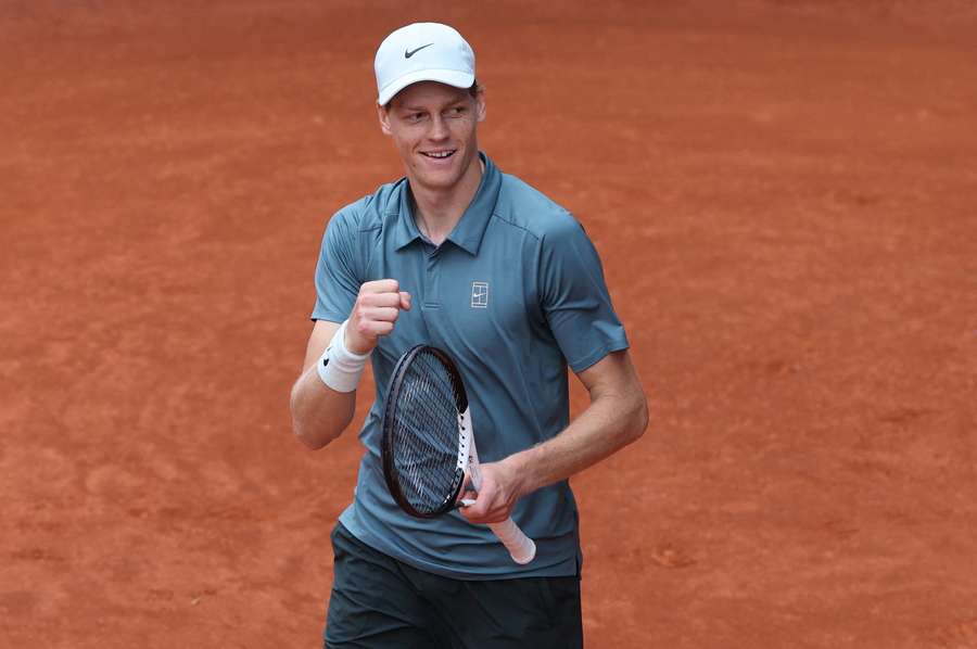Jannik Sinner célébrant sa victoire ce dimanche.
