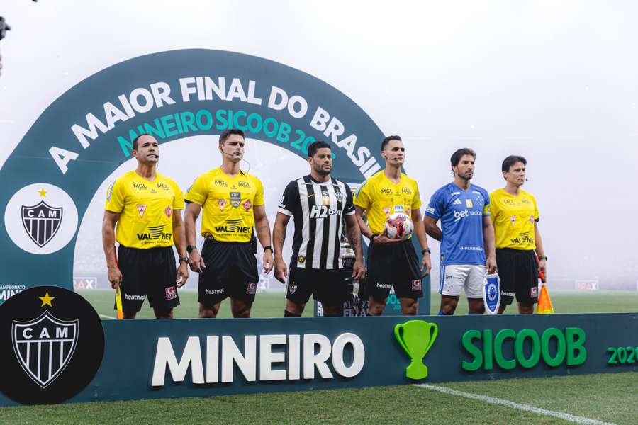 Arbitragem teve trabalho no clássico mineiro