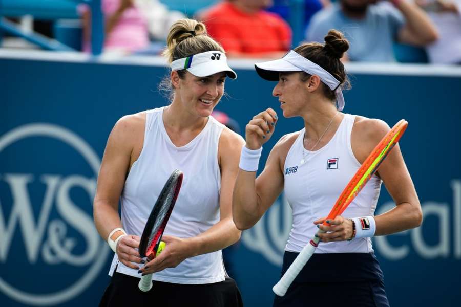 Stefani e Dabrowski estão nas quartas