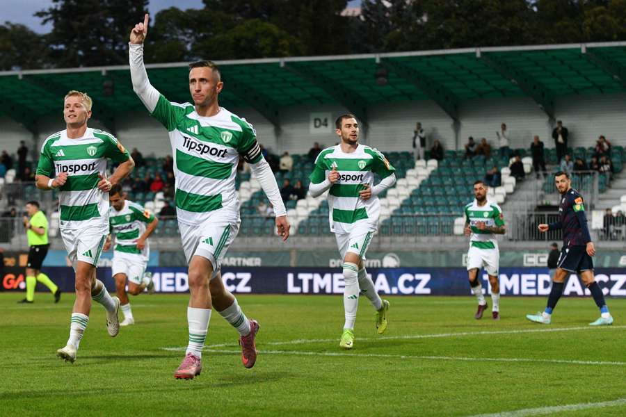 Gólom k výhre Skalice pomohol aj Bariš (vpredu).