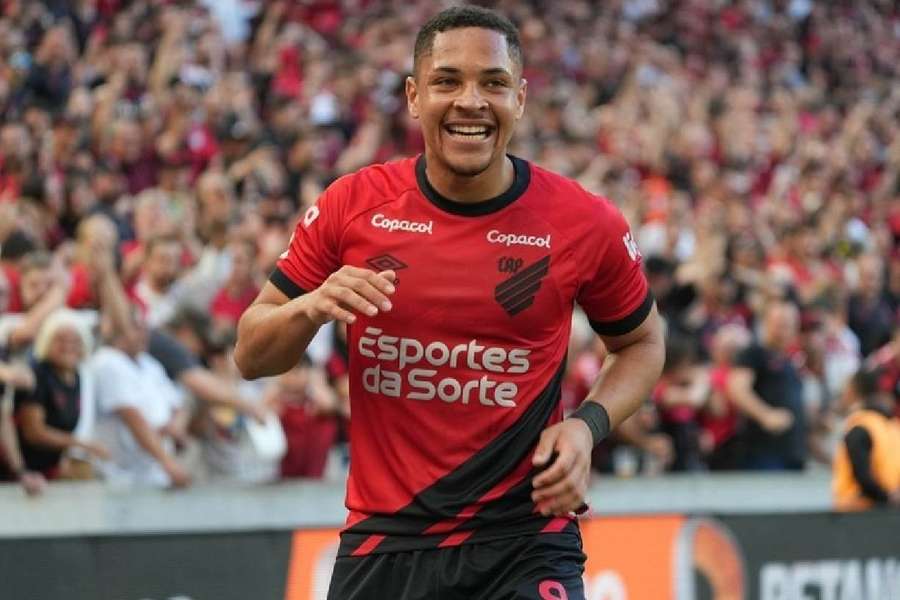 Vitor Roque está a revelar-se um goleador no Brasil