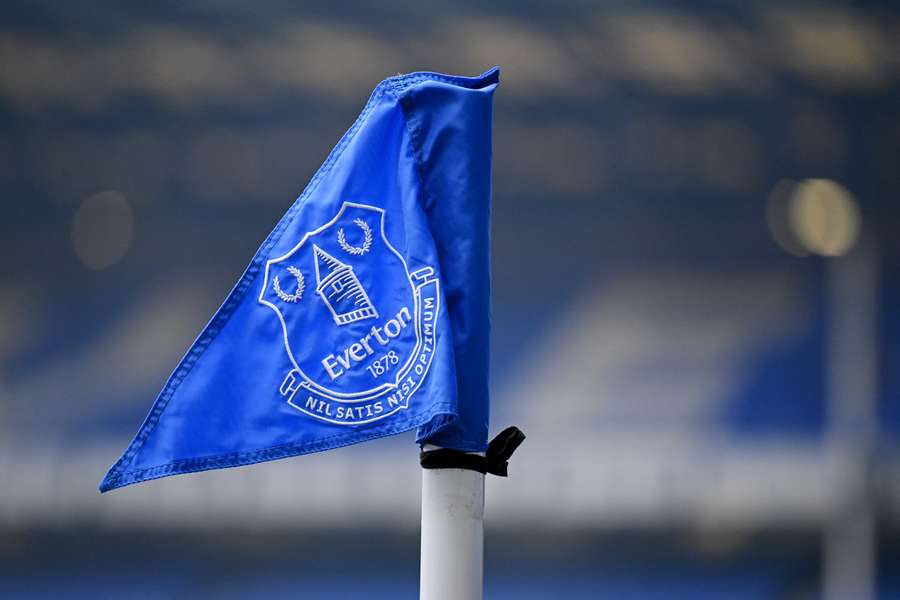 Everton fratrukket to point for at overtræde Premier Leagues finansielle regler