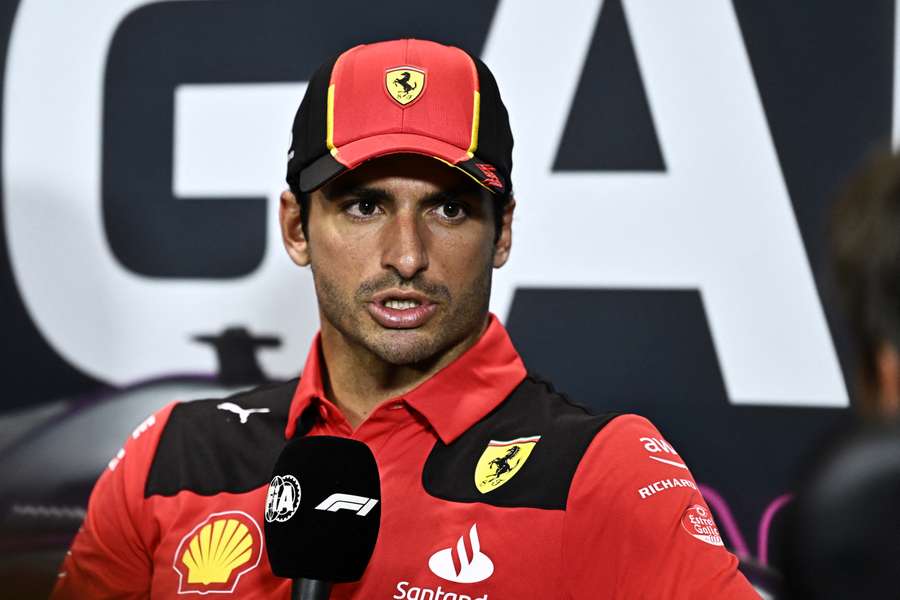 Ook Carlos Sainz sprak met de media