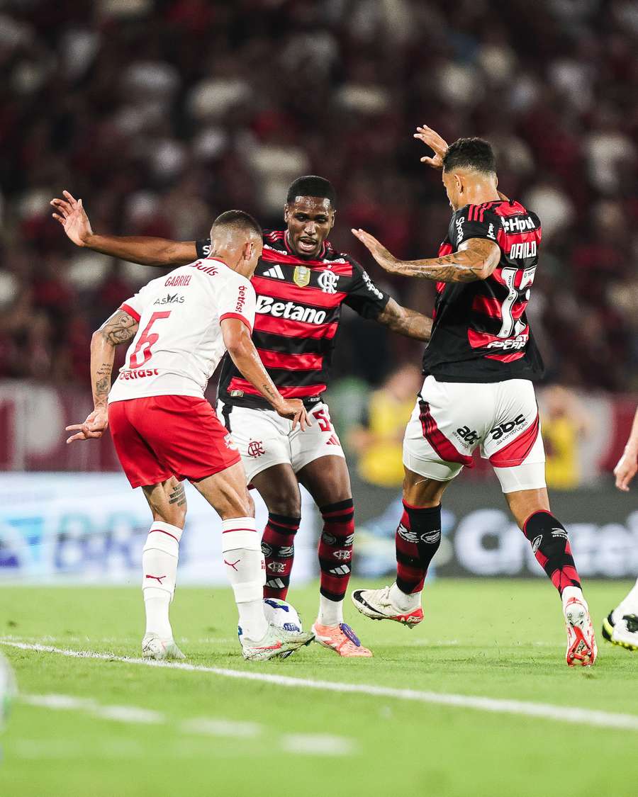 Placar ficou zerado na primeira etapa de Flamengo e Bragantino