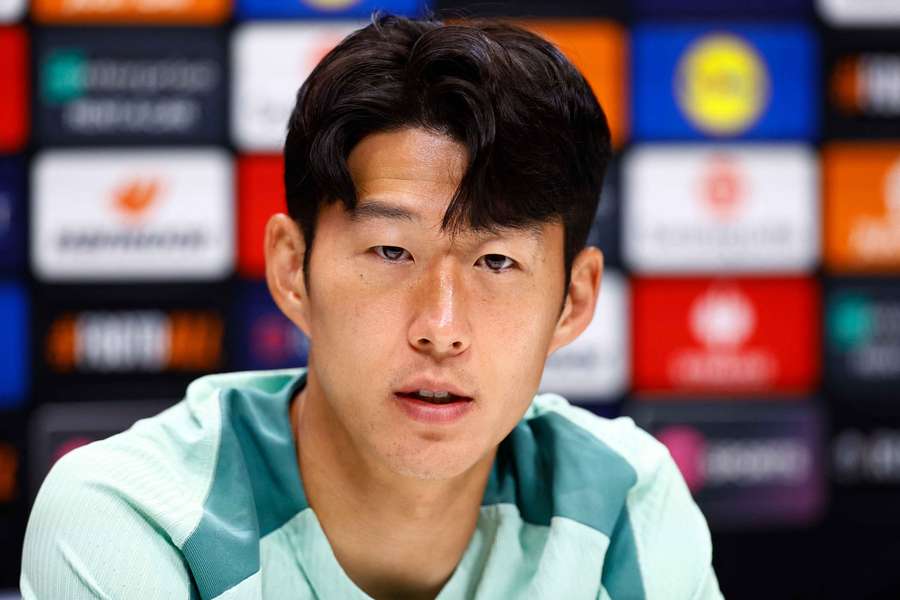 Son falou durante a conferência de imprensa do Tottenham