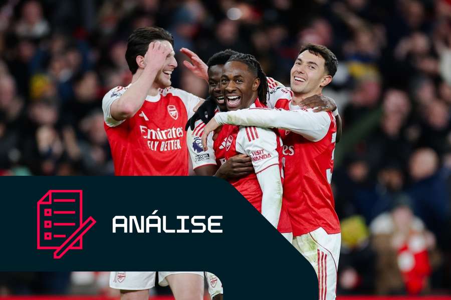 Eberechi Eze, do Arsenal, celebra o seu hat-trick frente ao Tottenham