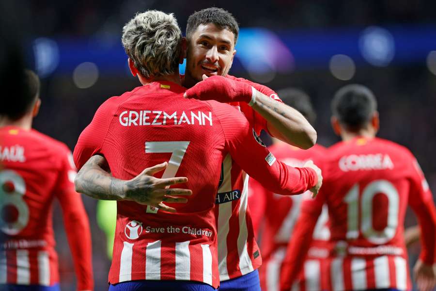 Griezmann y Josema Giménez celebran un gol del Atleti