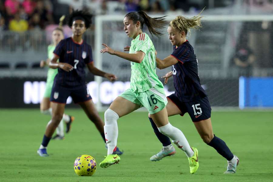 Giulia Dragoni e Claire Hutton no Estados Unidos-Itália Giulia Dragoni e Claire Hutton no Estados Unidos-Itália