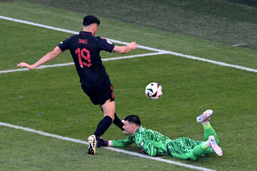 Mirlind Daku falha o jogo com a Espanha