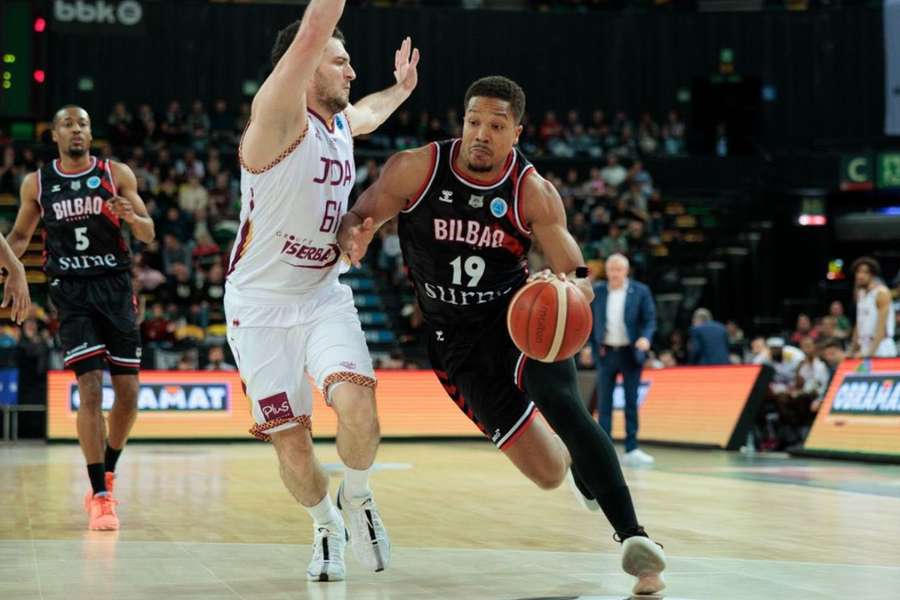 Melwin Pantzar dirige un ataque del Bilbao Basket