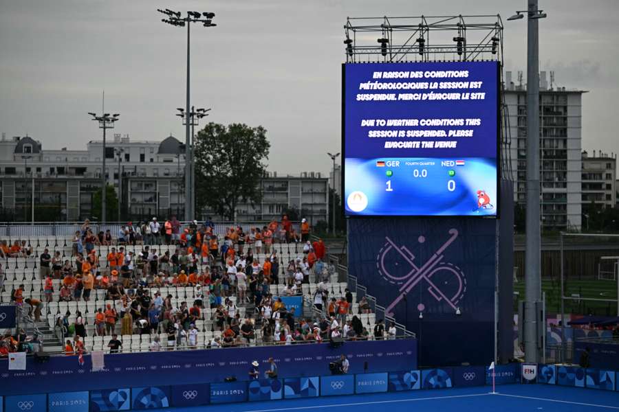 Toeschouwers dienen het hockeystadion te verlaten