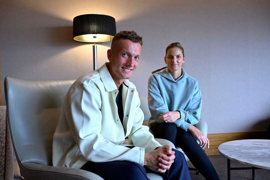 Lehečka a Plíšková před odletem do Austrálie. Lehečka a Plíšková před odletem do Austrálie.