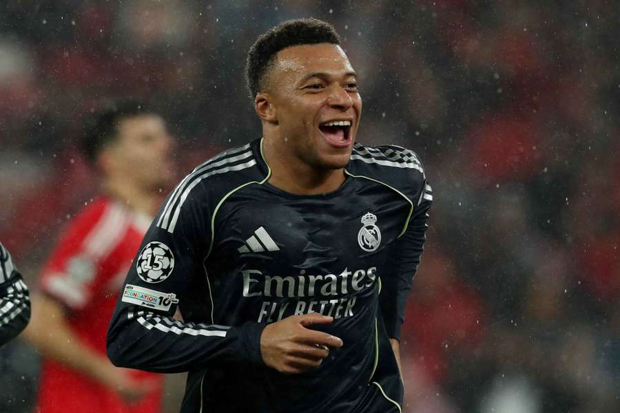 Mbappé celebra uno de sus goles en Lisboa ante el Benfica Mbappé celebra uno de sus goles en Lisboa ante el Benfica