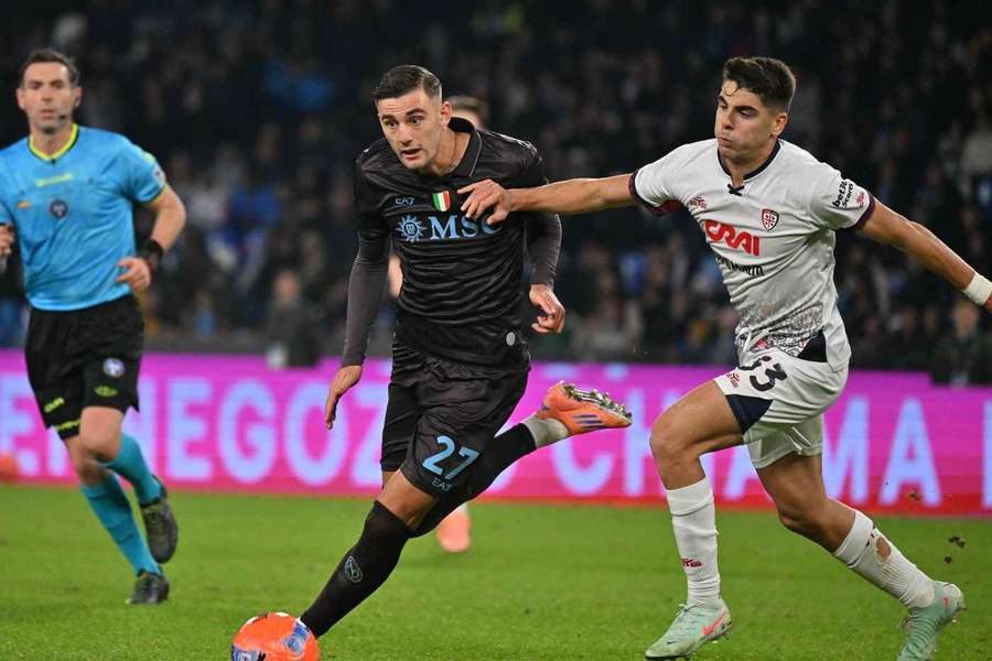 Obert v súboji so strelcom prvého gólu Luccom.