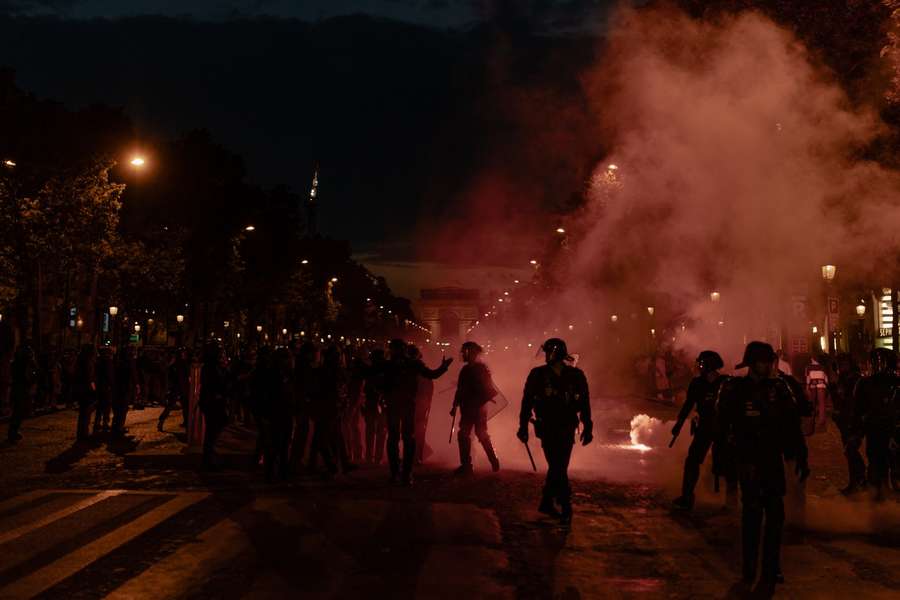 Forțe de ordine la Arcul de Triumf Forțe de ordine la Arcul de Triumf