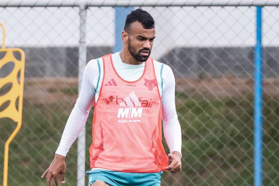 Fabrício Bruno durante treinamento na Toca da Raposa 2