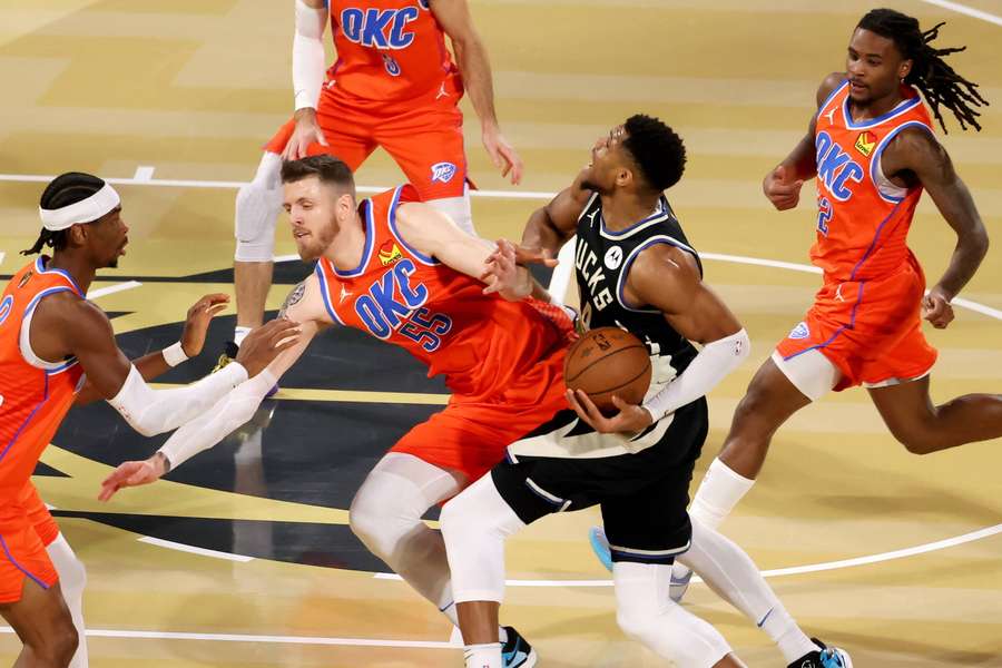 Koszykarze Oklahoma City Thunder przedłużyli serię zwycięstw do dziesięciu