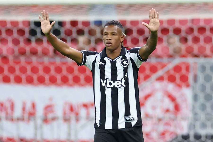 Danilo deve deixar o Bota após a Copa
