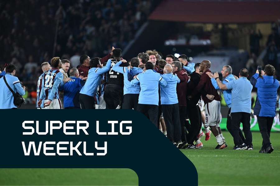 Trabzonspor celebrate their win over Galatasaray Trabzonspor celebrate their win over Galatasaray