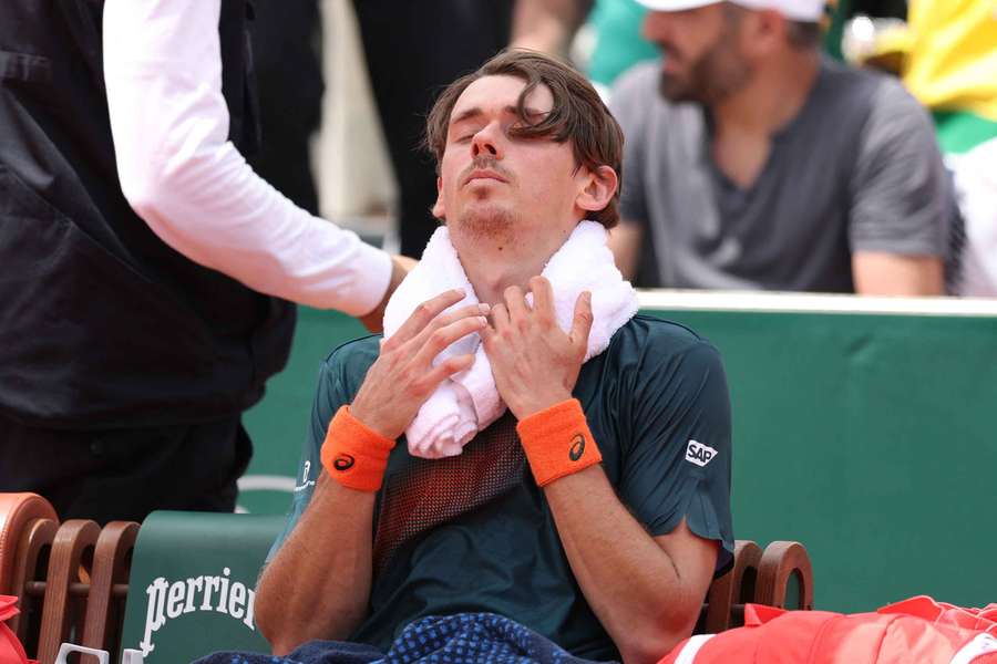 Número 9 do mundo, De Minaur caiu em 5 sets