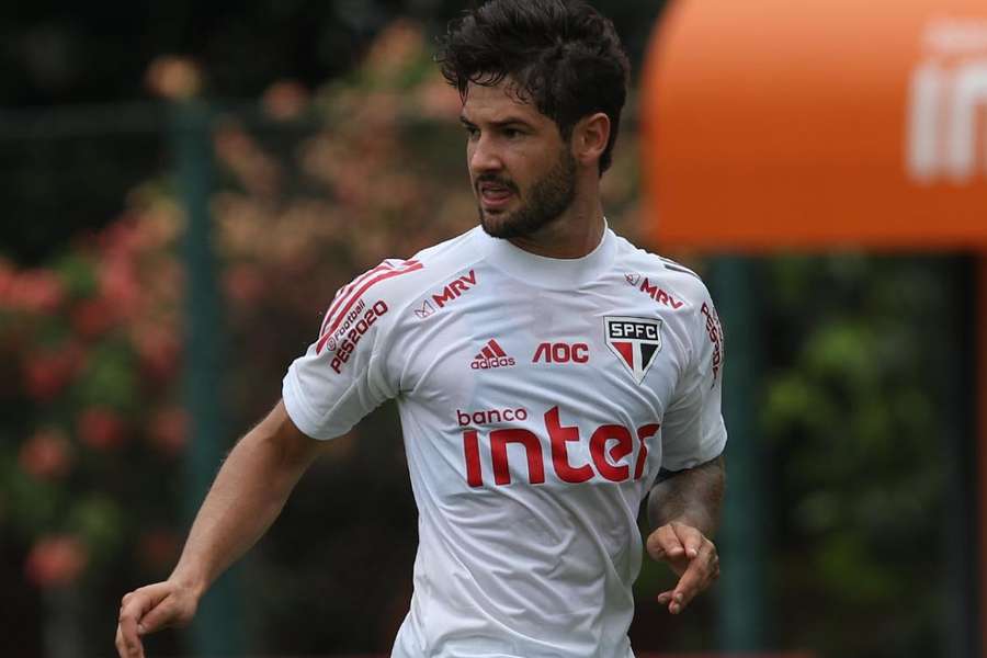 São Paulo anuncia retorno de Alexandre Pato após 3 anos