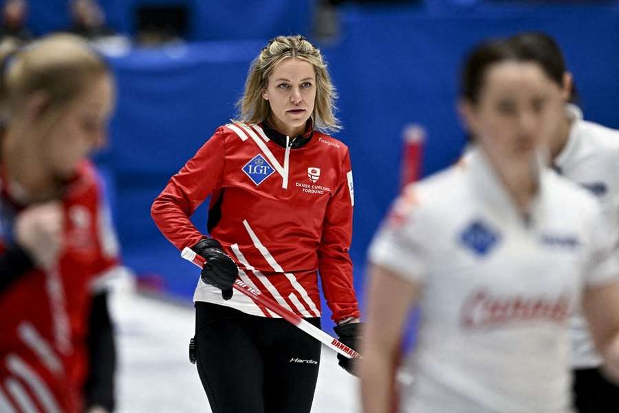 Danske curlingkvinder åbner EM-titelforsvar med stort nederlag